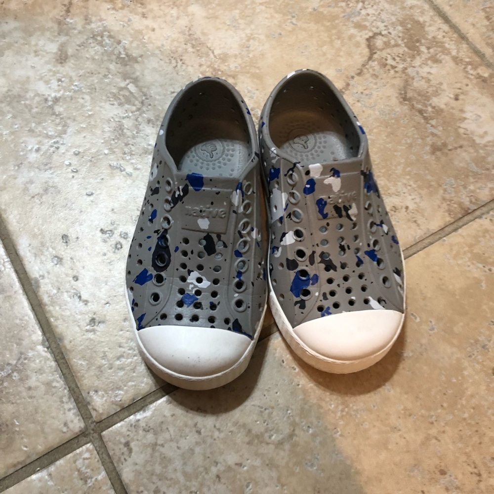 Native Jefferson boys gray blue splatter 8